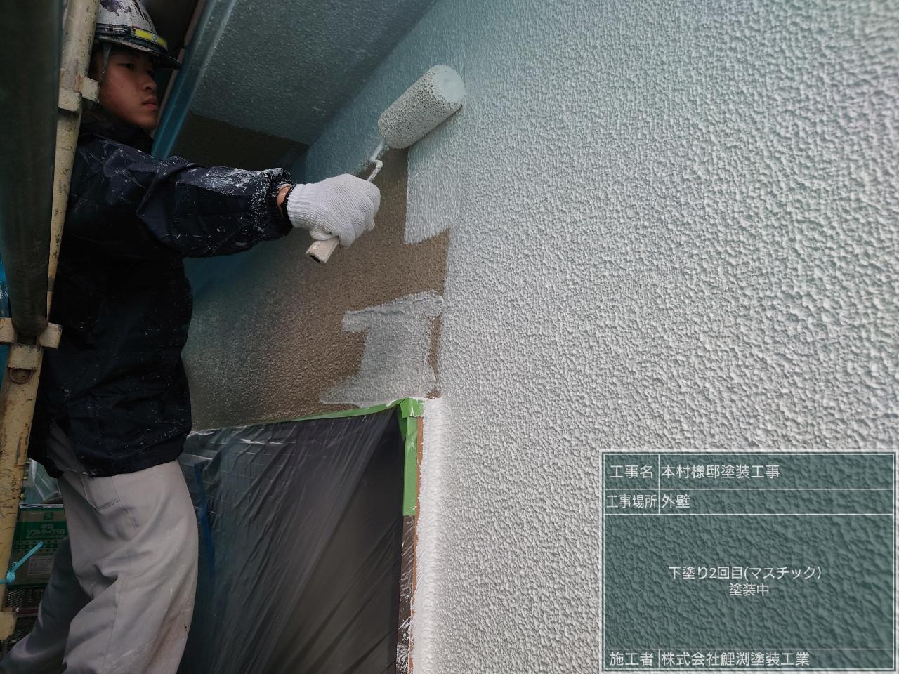 埼玉県坂戸市で外壁の下塗り2回目の塗装をしました。