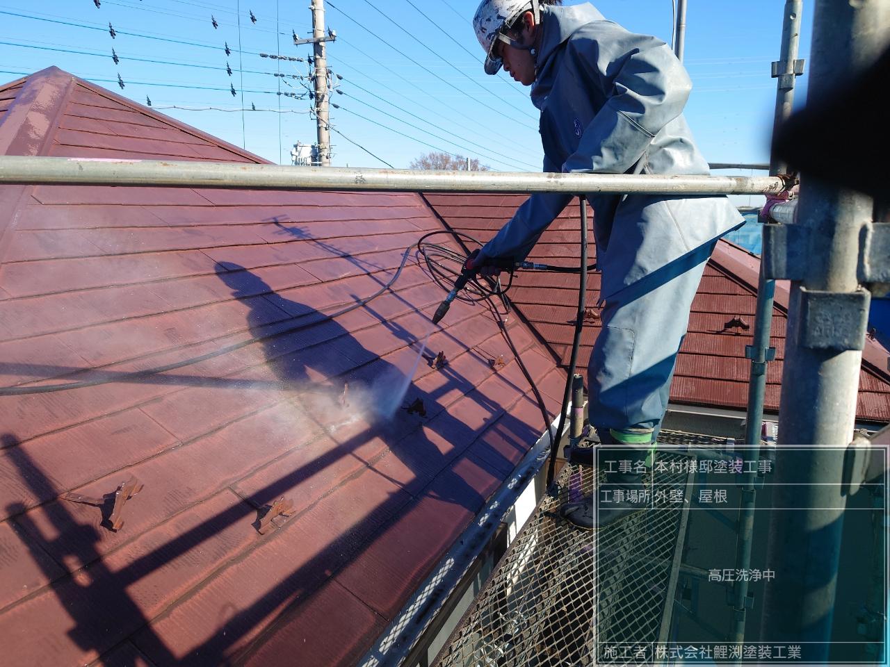 埼玉県坂戸市で外壁と屋根の高圧洗浄をしました。