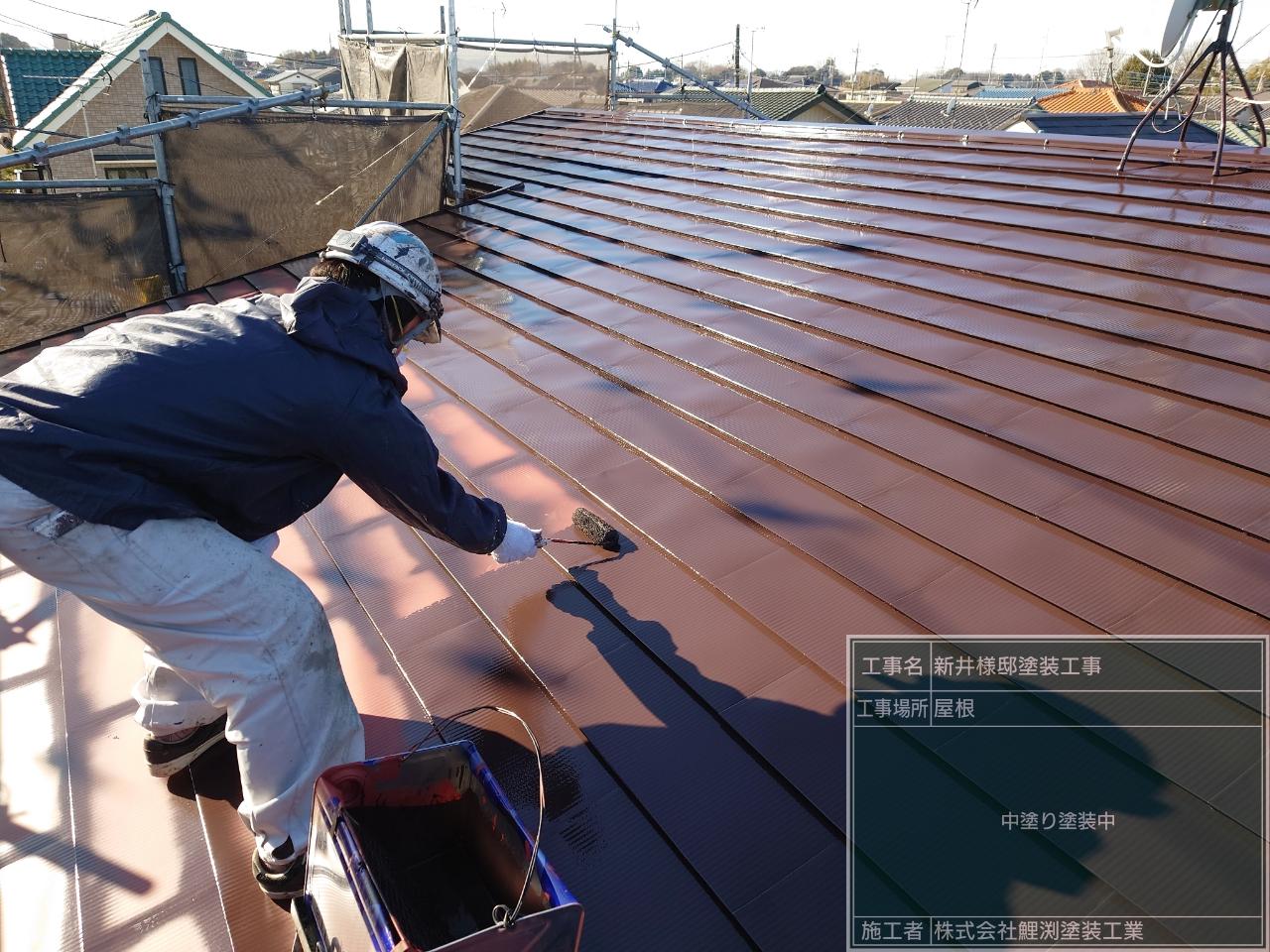埼玉県北本市で屋根の中塗り塗装をしました。